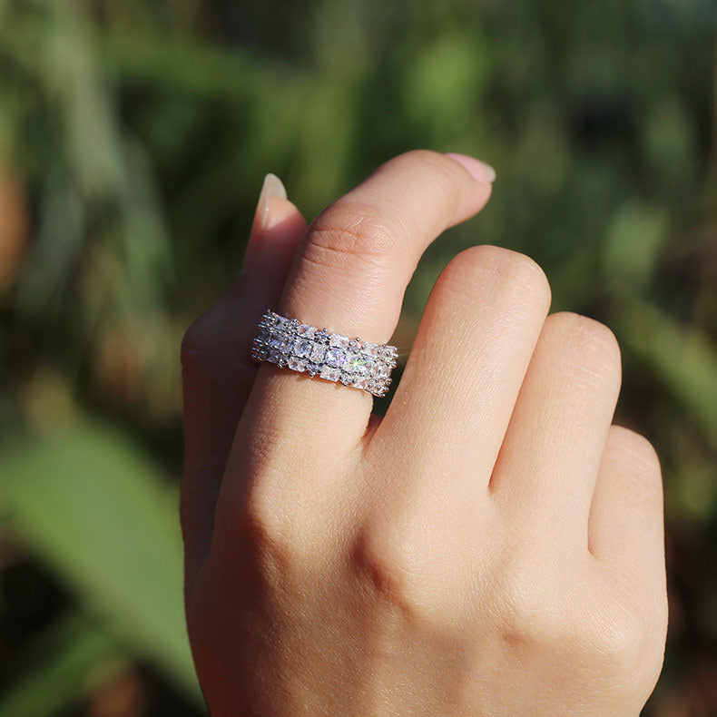 Anello affascinante per ogni occasione