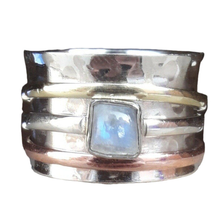 Anello affascinante per ogni occasione