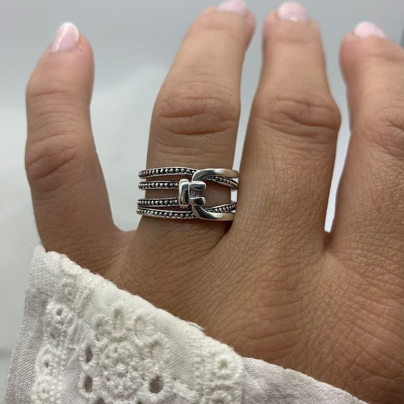 Anello affascinante per ogni occasione