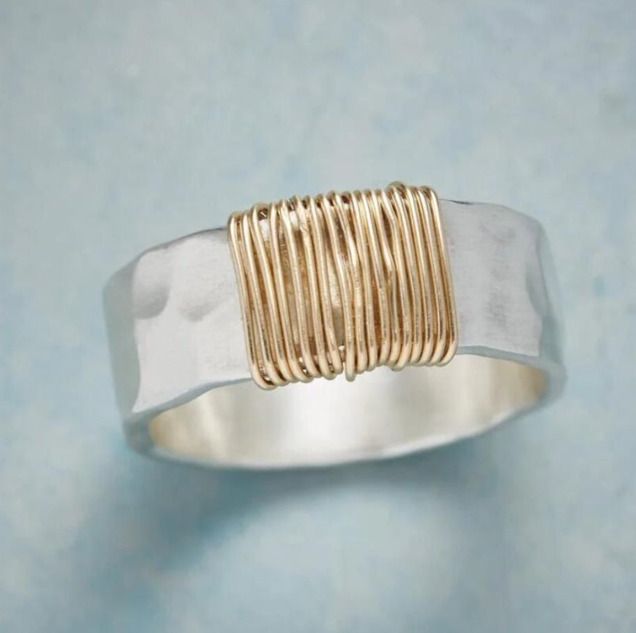 Anello affascinante per ogni occasione