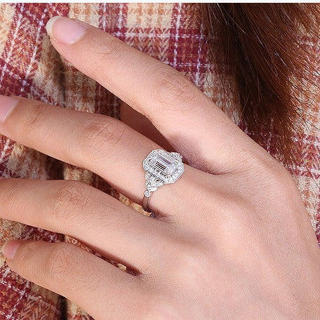 Anello affascinante per ogni occasione