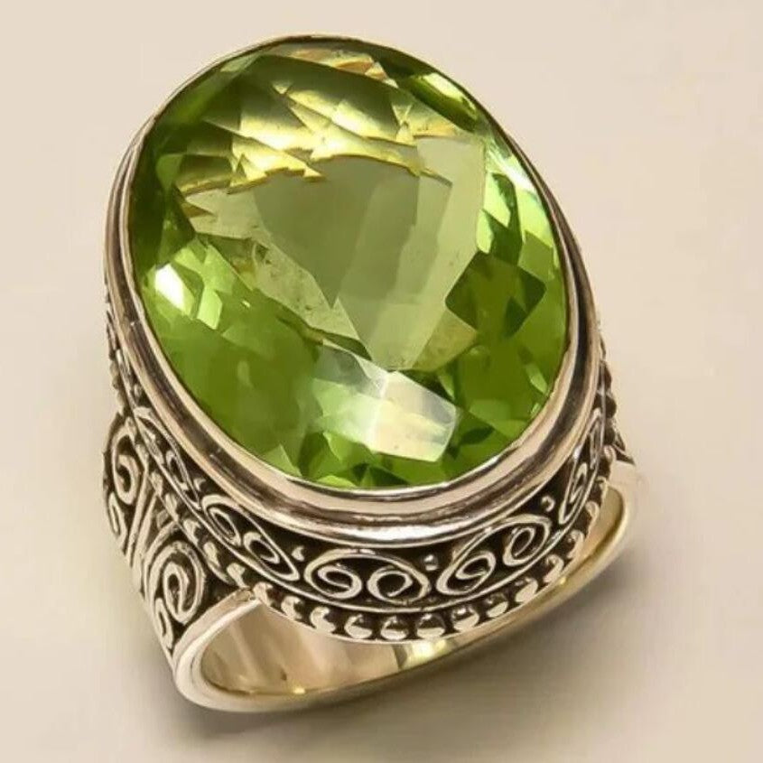 Anello affascinante per ogni occasione