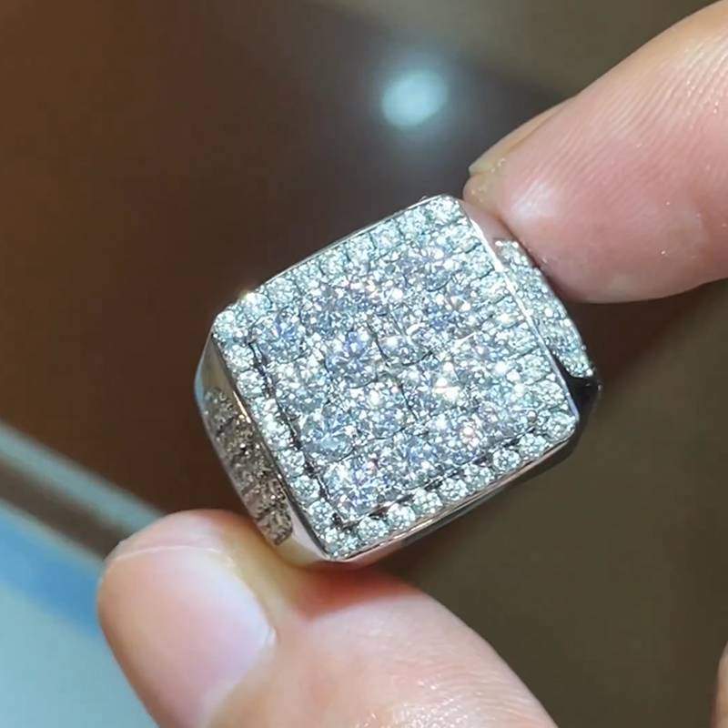 Anello affascinante per ogni occasione