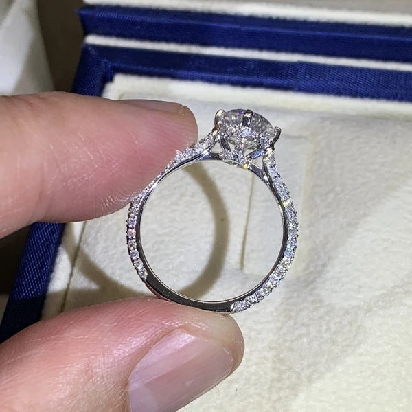 Anello affascinante per ogni occasione