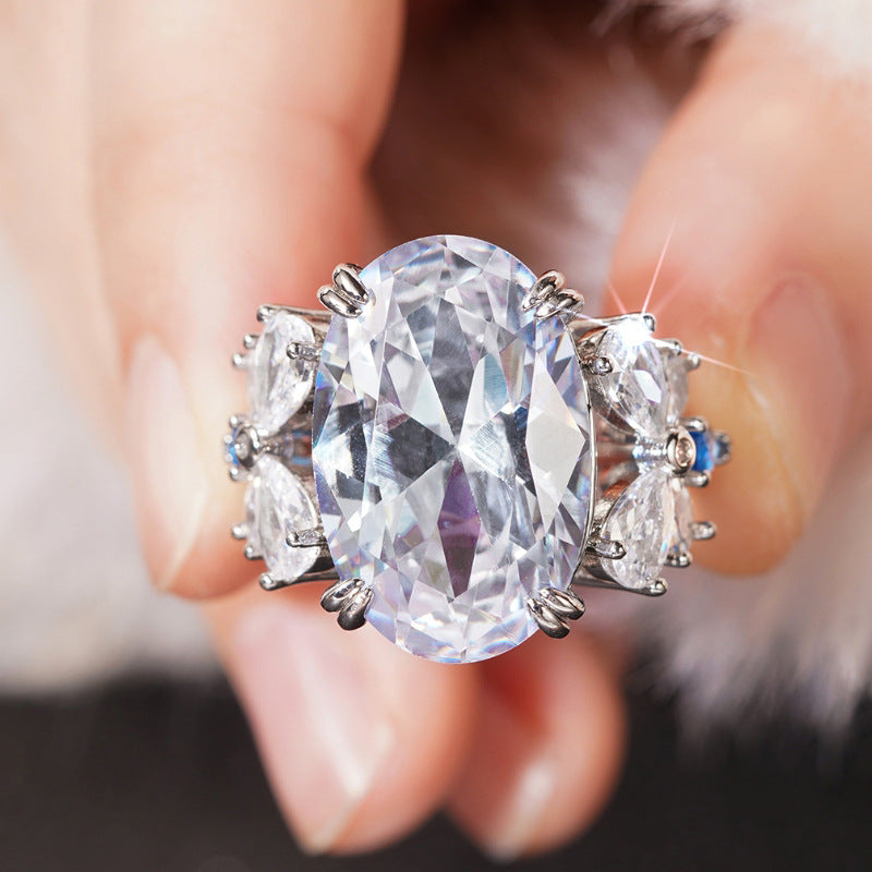 Anello affascinante per ogni occasione