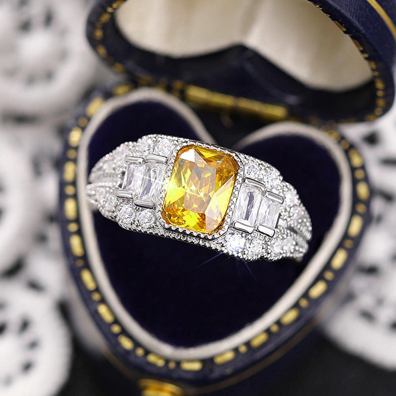 Anello affascinante per ogni occasione