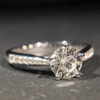 Anello affascinante per ogni occasione