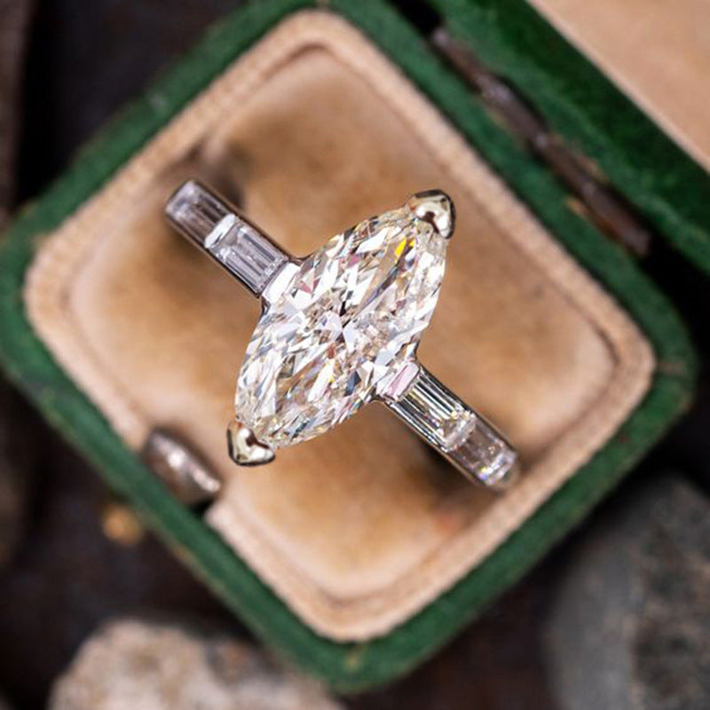 Anello affascinante per ogni occasione