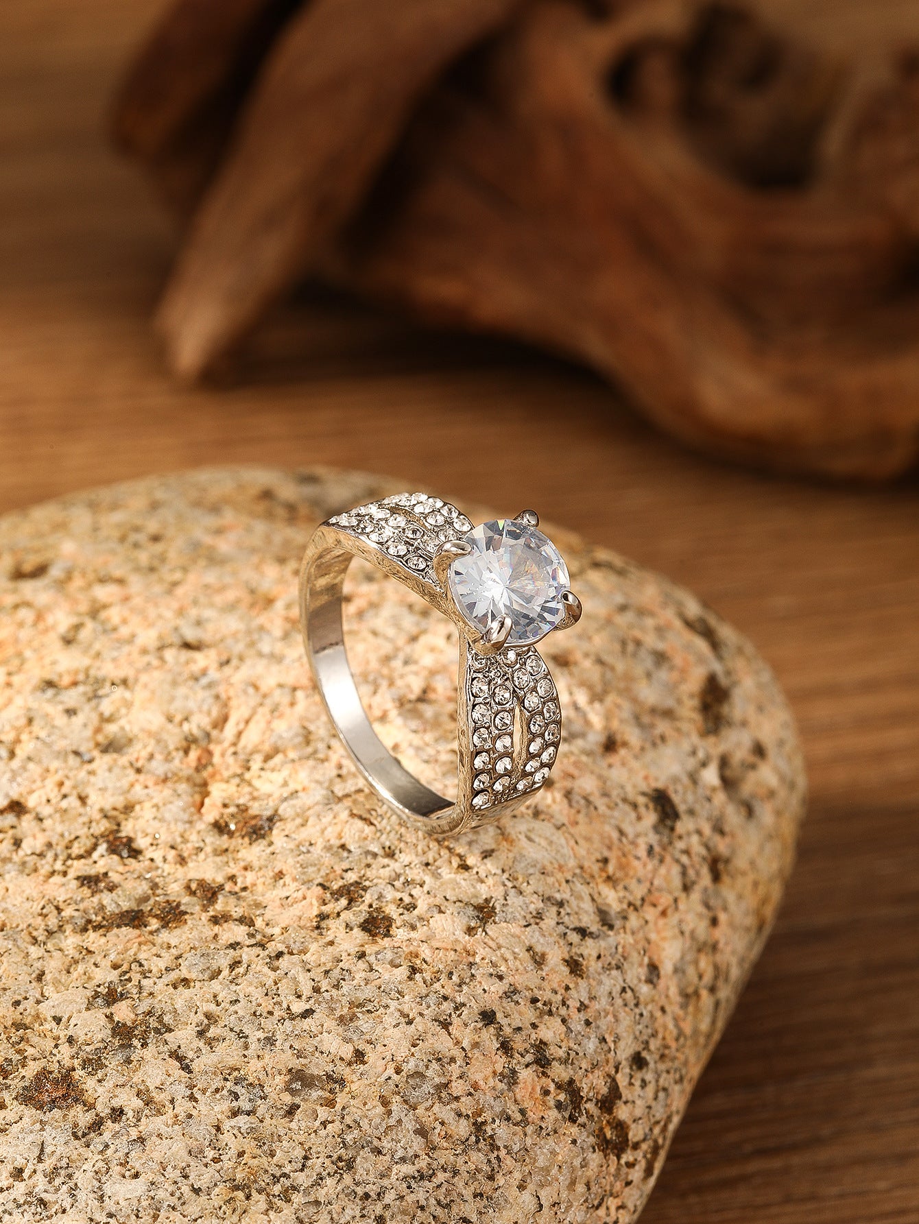 Anello affascinante per ogni occasione